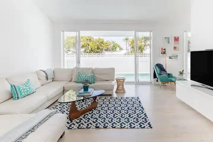 Villa Poinciana House—Luxury Noosa Retreat Close To Beach