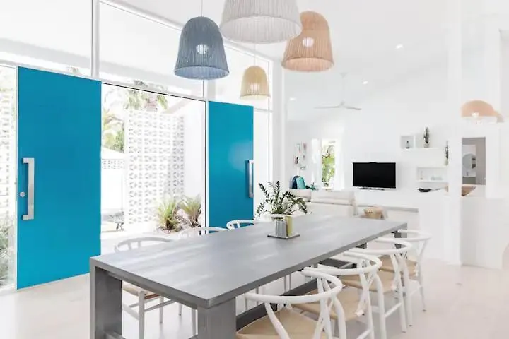 Poinciana House—Luxury Noosa Retreat Close To Beach Villa