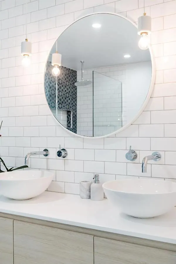 Poinciana House—Luxury Noosa Retreat Close To Beach