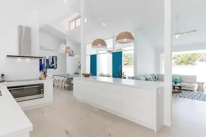 Villa Poinciana House—Luxury Noosa Retreat Close To Beach Australia